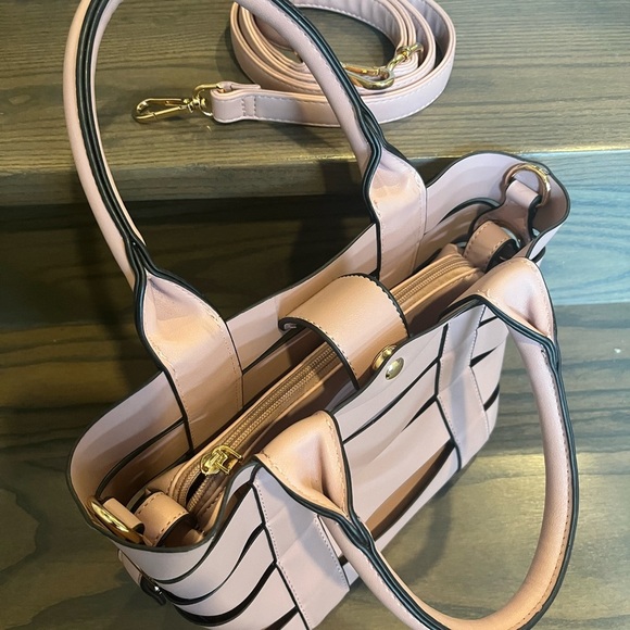 Soft Pink bag with crossbody strap - Picture 9 of 15